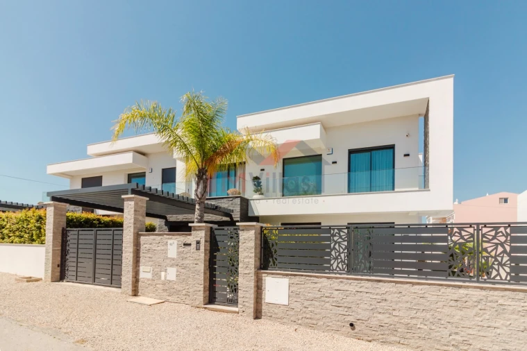 Moradia T4 para Venda em Almancil Foto 1