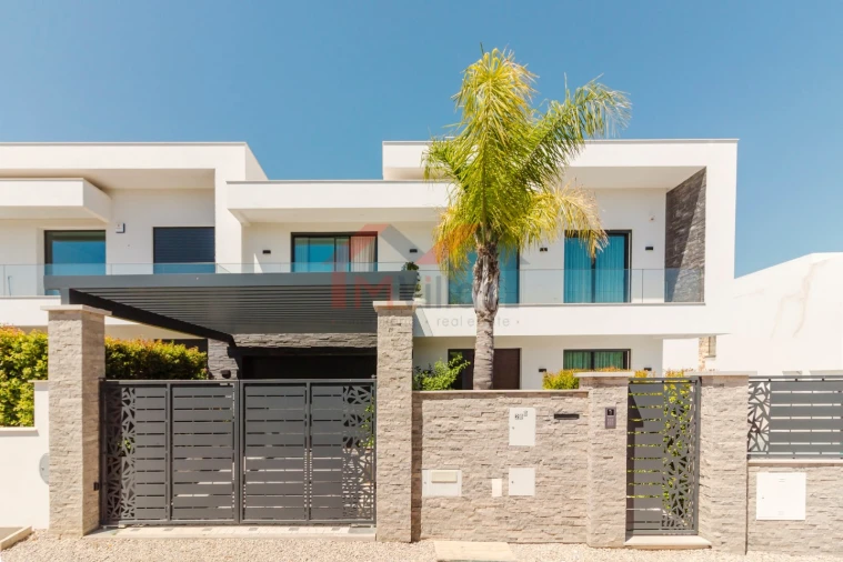 Moradia T4 para Venda em Almancil Foto 3