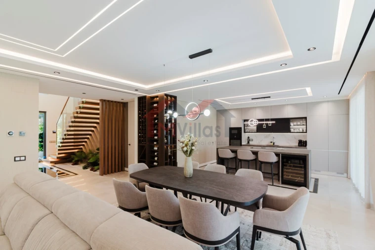 Moradia T4 para Venda em Almancil Foto 6