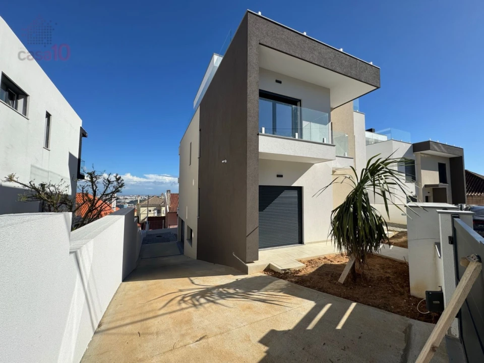 Moradia T7 para Venda em Pontinha e Famões Foto 36