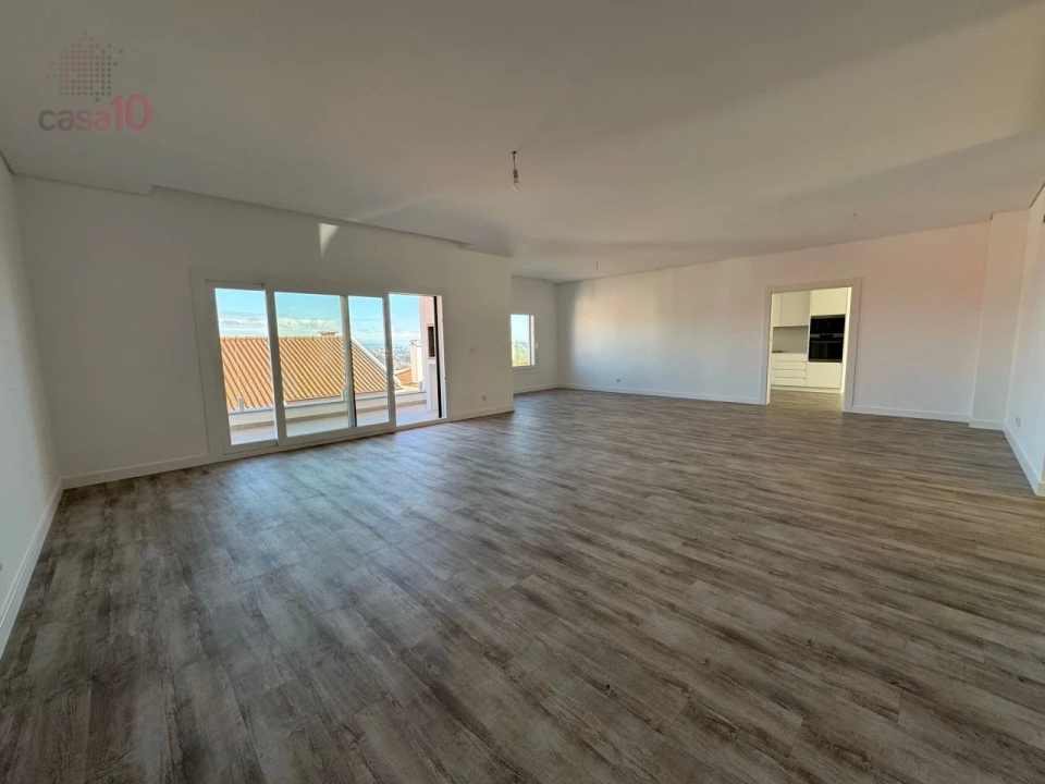 Moradia T7 para Venda em Pontinha e Famões Foto 1