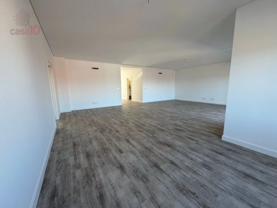 Moradia T7 para Venda em Pontinha e Famões Foto 5