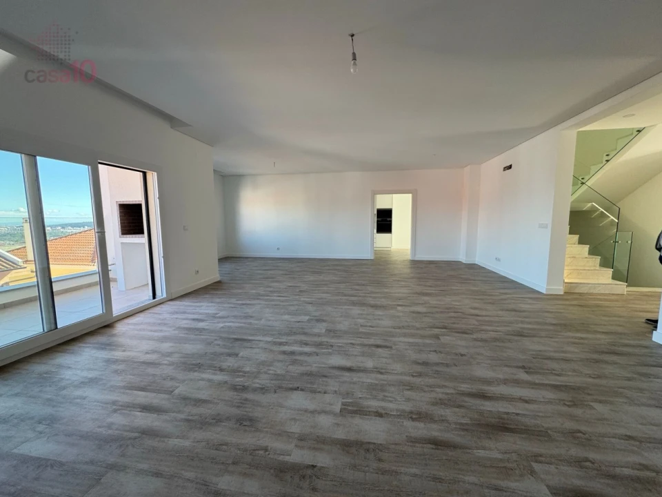 Moradia T7 para Venda em Pontinha e Famões Foto 6