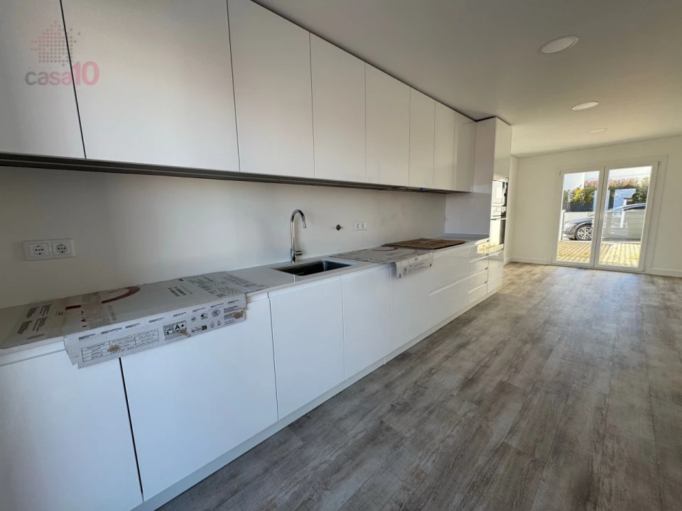 Moradia T7 para Venda em Pontinha e Famões Foto 7