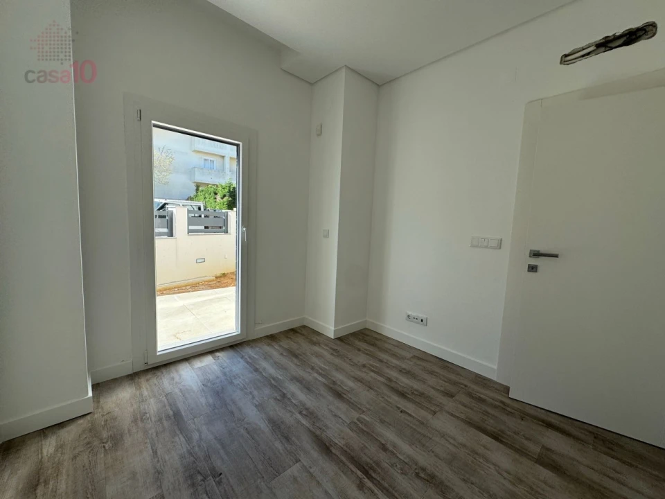 Moradia T7 para Venda em Pontinha e Famões Foto 12