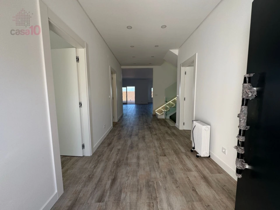 Moradia T7 para Venda em Pontinha e Famões Foto 15