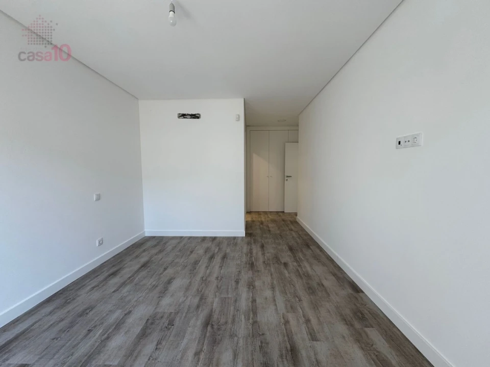 Moradia T7 para Venda em Pontinha e Famões Foto 16