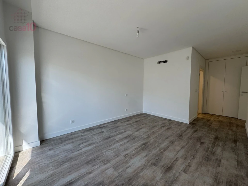 Moradia T7 para Venda em Pontinha e Famões Foto 17