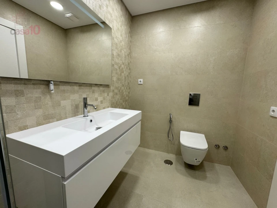 Moradia T7 para Venda em Pontinha e Famões Foto 18