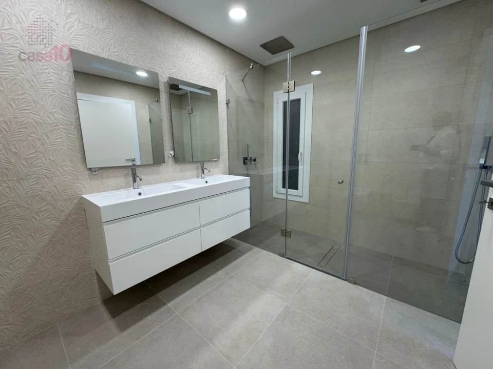 Moradia T7 para Venda em Pontinha e Famões Foto 30