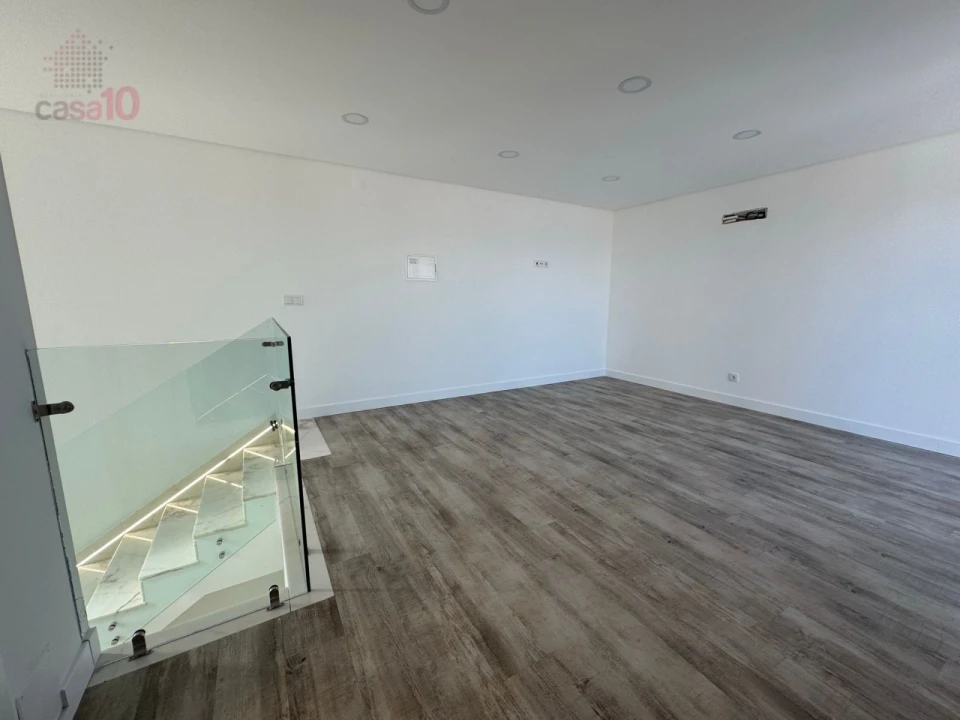 Moradia T7 para Venda em Pontinha e Famões Foto 32