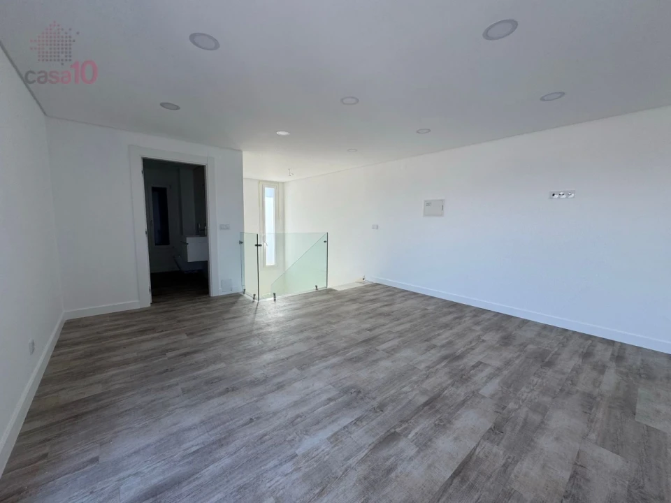 Moradia T7 para Venda em Pontinha e Famões Foto 34