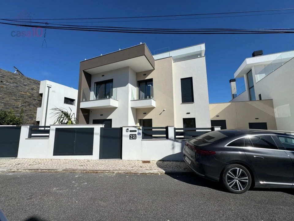 Moradia T7 para Venda em Pontinha e Famões Foto 42