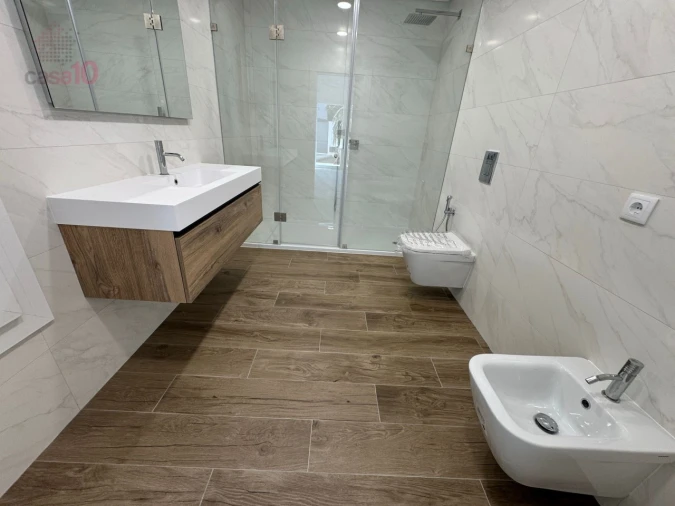 Moradia T7 para Venda em Pontinha e Famões Foto 13