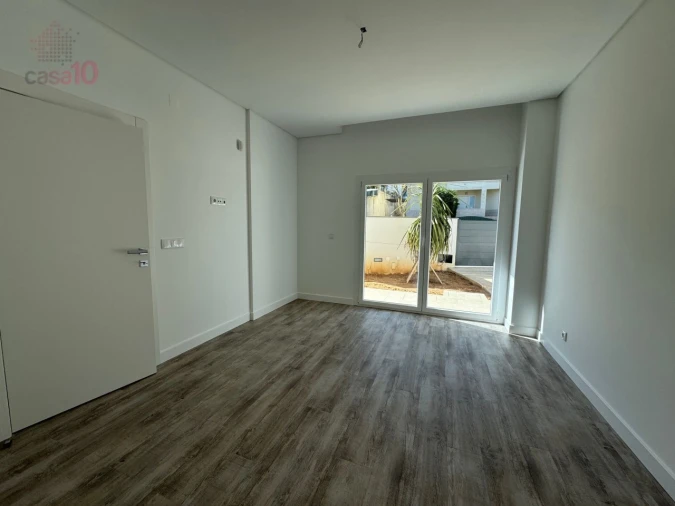 Moradia T7 para Venda em Pontinha e Famões Foto 14