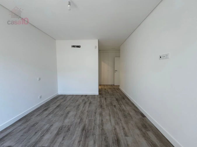 Moradia T7 para Venda em Pontinha e Famões Foto 16