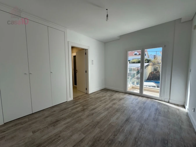 Moradia T7 para Venda em Pontinha e Famões Foto 20