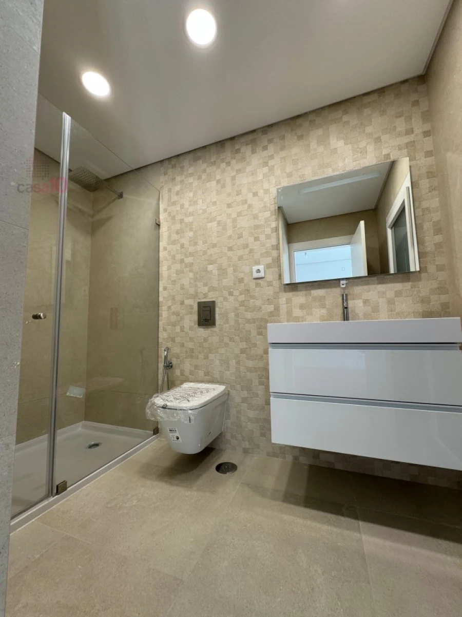 Moradia T7 para Venda em Pontinha e Famões Foto 21