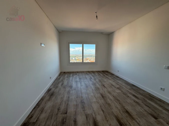 Moradia T7 para Venda em Pontinha e Famões Foto 23