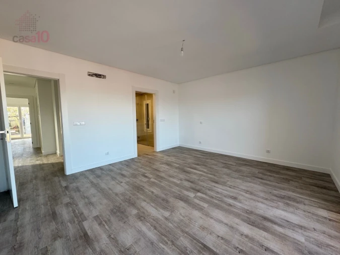 Moradia T7 para Venda em Pontinha e Famões Foto 28