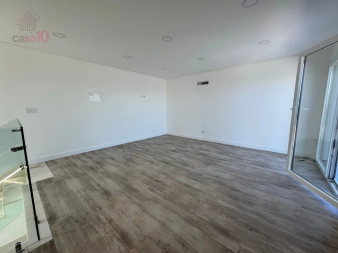 Moradia T7 para Venda em Pontinha e Famões Foto 35