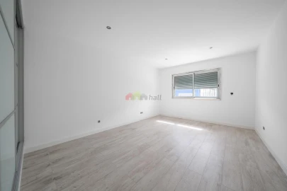 Moradia T3 para Venda em Atalaia e Alto Estanqueiro-Jardia
