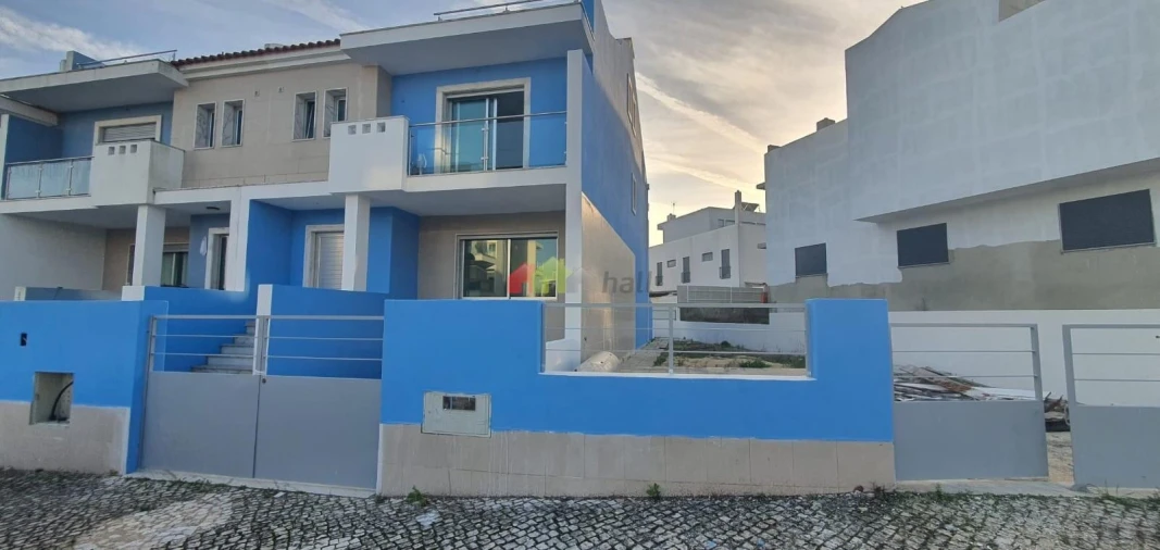 Moradia T3 para Venda em Atalaia e Alto Estanqueiro-Jardia