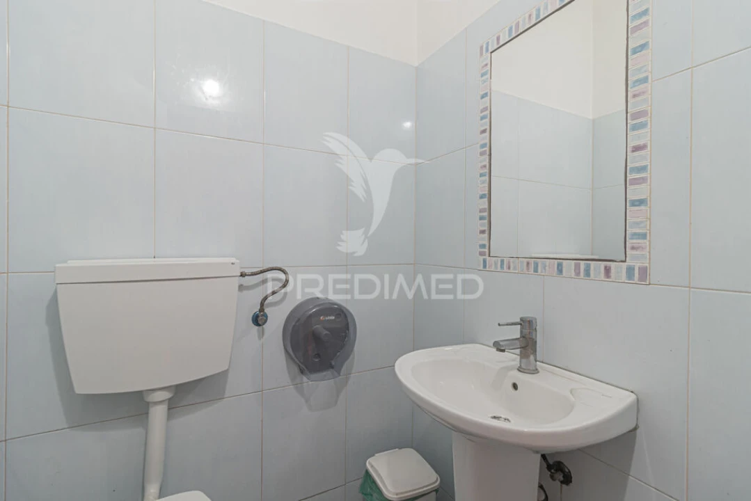 Loja para Arrendamento em Laranjeiro e Feijó Foto 10