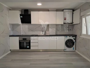 Apartamento T3 para Venda em Laranjeiro e Feijó