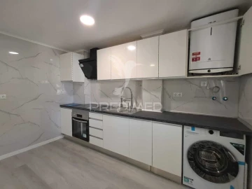 Apartamento T3 para Venda em Laranjeiro e Feijó