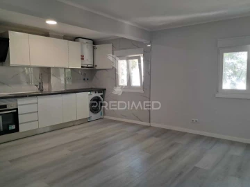 Apartamento T3 para Venda em Laranjeiro e Feijó