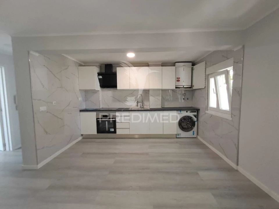 Apartamento T3 para Venda em Laranjeiro e Feijó Foto 4