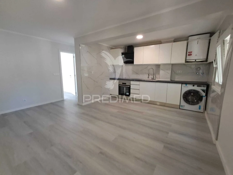 Apartamento T3 para Venda em Laranjeiro e Feijó Foto 3