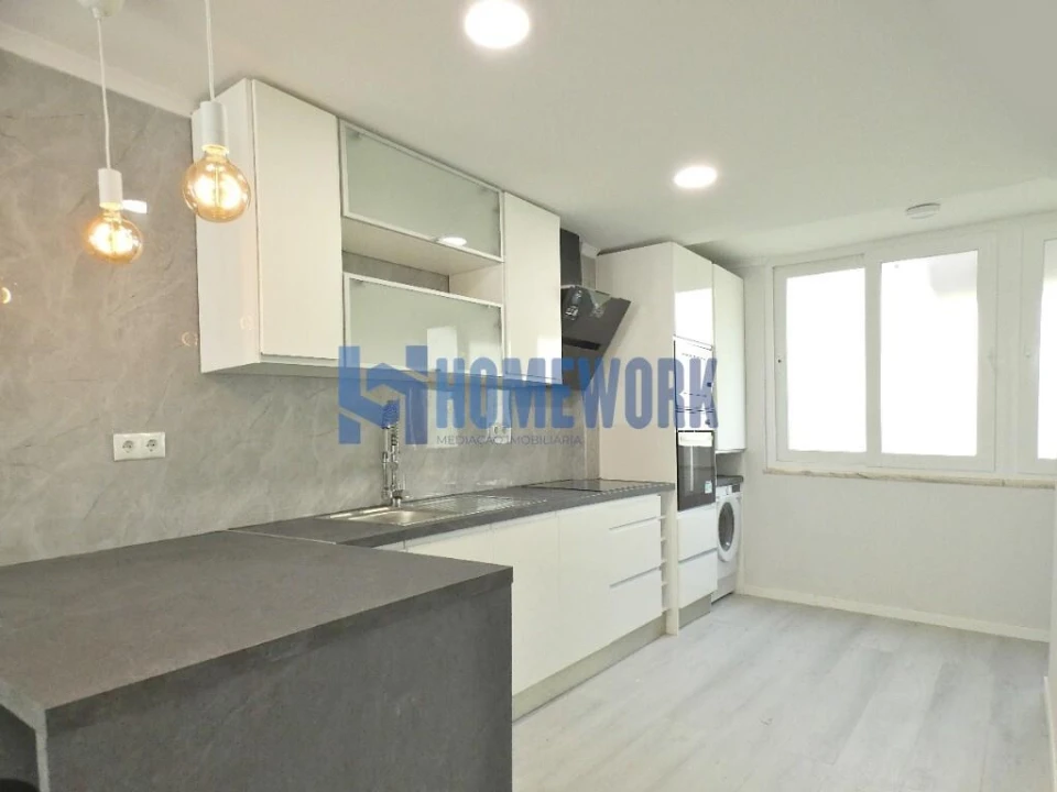 Apartamento T2 para Venda em Benfica Foto 3