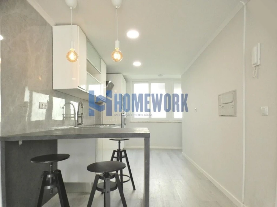Apartamento T2 para Venda em Benfica Foto 2