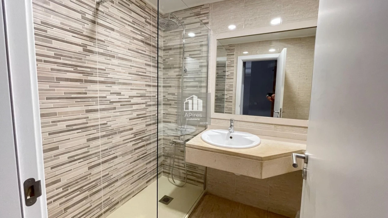 Apartamento T2 para Venda em Caparica e Trafaria Foto 10