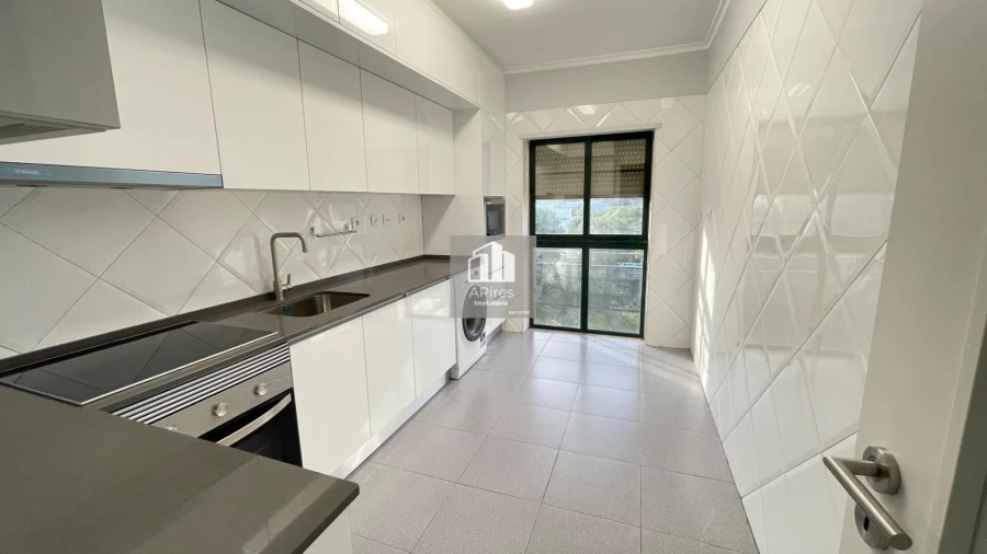Apartamento T2 para Venda em Caparica e Trafaria Foto 3