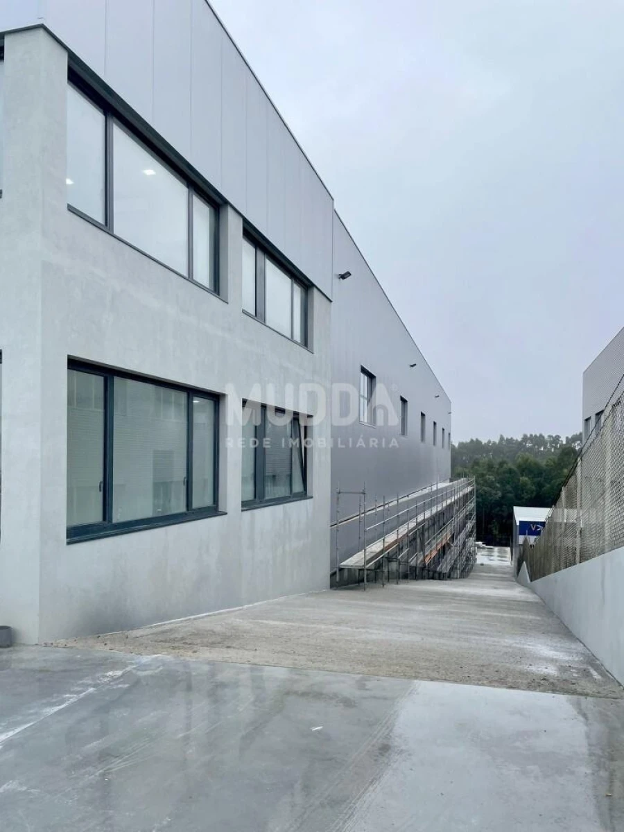 Armazém para Venda em Canedo, Vale e Vila Maior