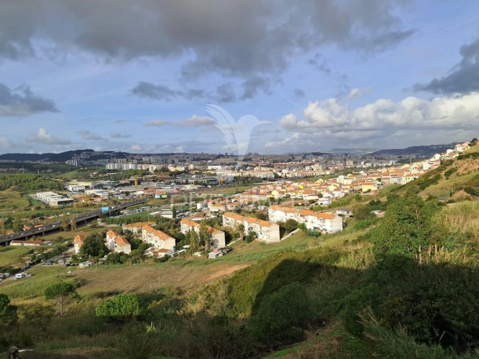 Apartamento T2 para Venda em Pontinha e Famões Foto 1