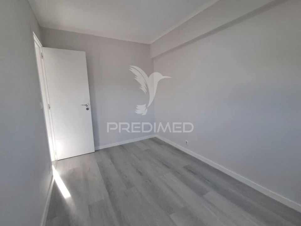 Apartamento T2 para Venda em Pontinha e Famões Foto 14