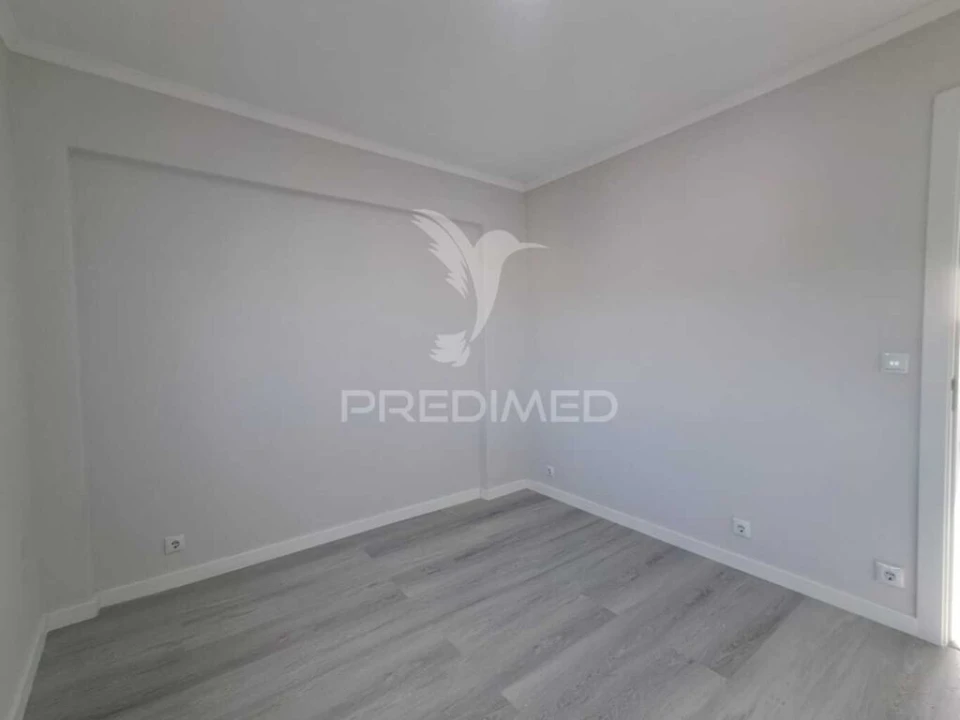 Apartamento T2 para Venda em Pontinha e Famões Foto 12