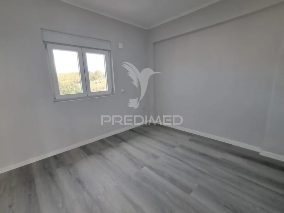 Apartamento T2 para Venda em Pontinha e Famões Foto 11