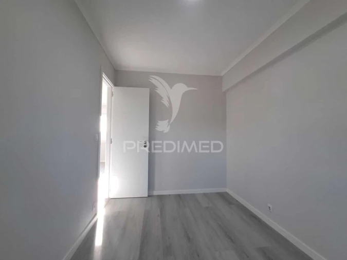 Apartamento T2 para Venda em Pontinha e Famões Foto 10