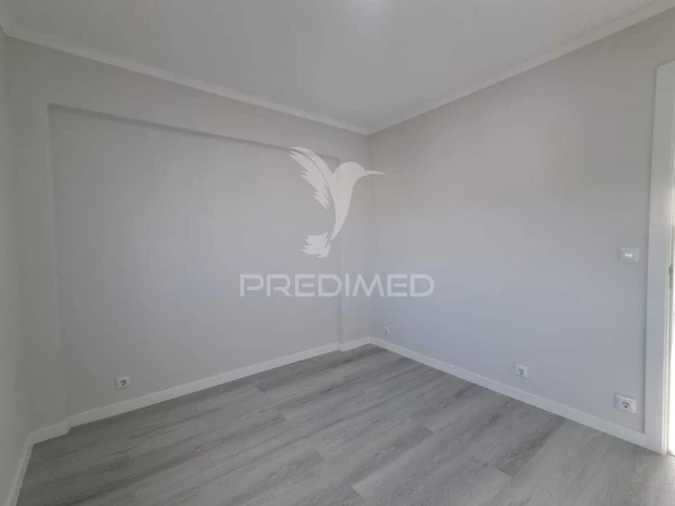 Apartamento T2 para Venda em Pontinha e Famões Foto 12