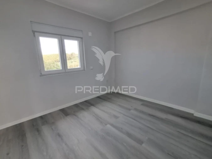 Apartamento T2 para Venda em Pontinha e Famões Foto 11