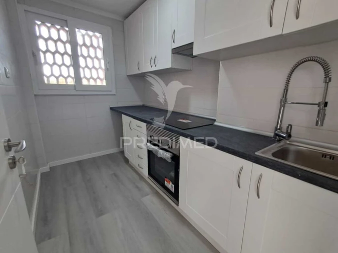 Apartamento T2 para Venda em Pontinha e Famões Foto 8