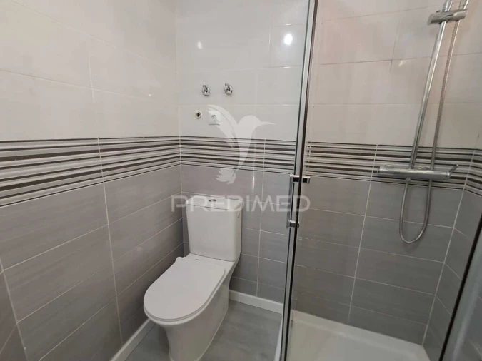 Apartamento T2 para Venda em Pontinha e Famões Foto 17