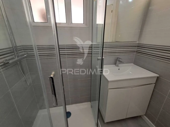 Apartamento T2 para Venda em Pontinha e Famões Foto 16