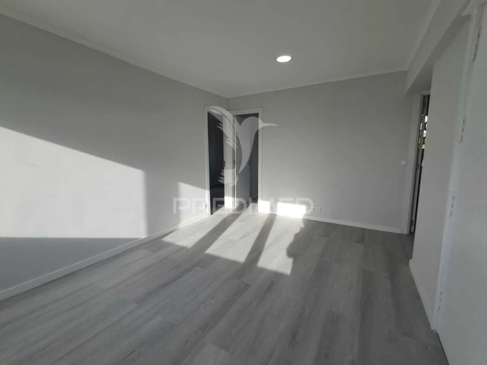 Apartamento T2 para Venda em Pontinha e Famões Foto 2