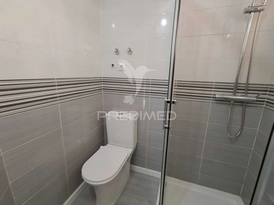 Apartamento T2 para Venda em Pontinha e Famões Foto 17